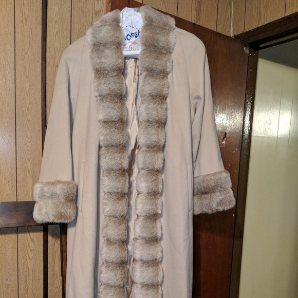 Women Large Coat - Picture 1 of 2